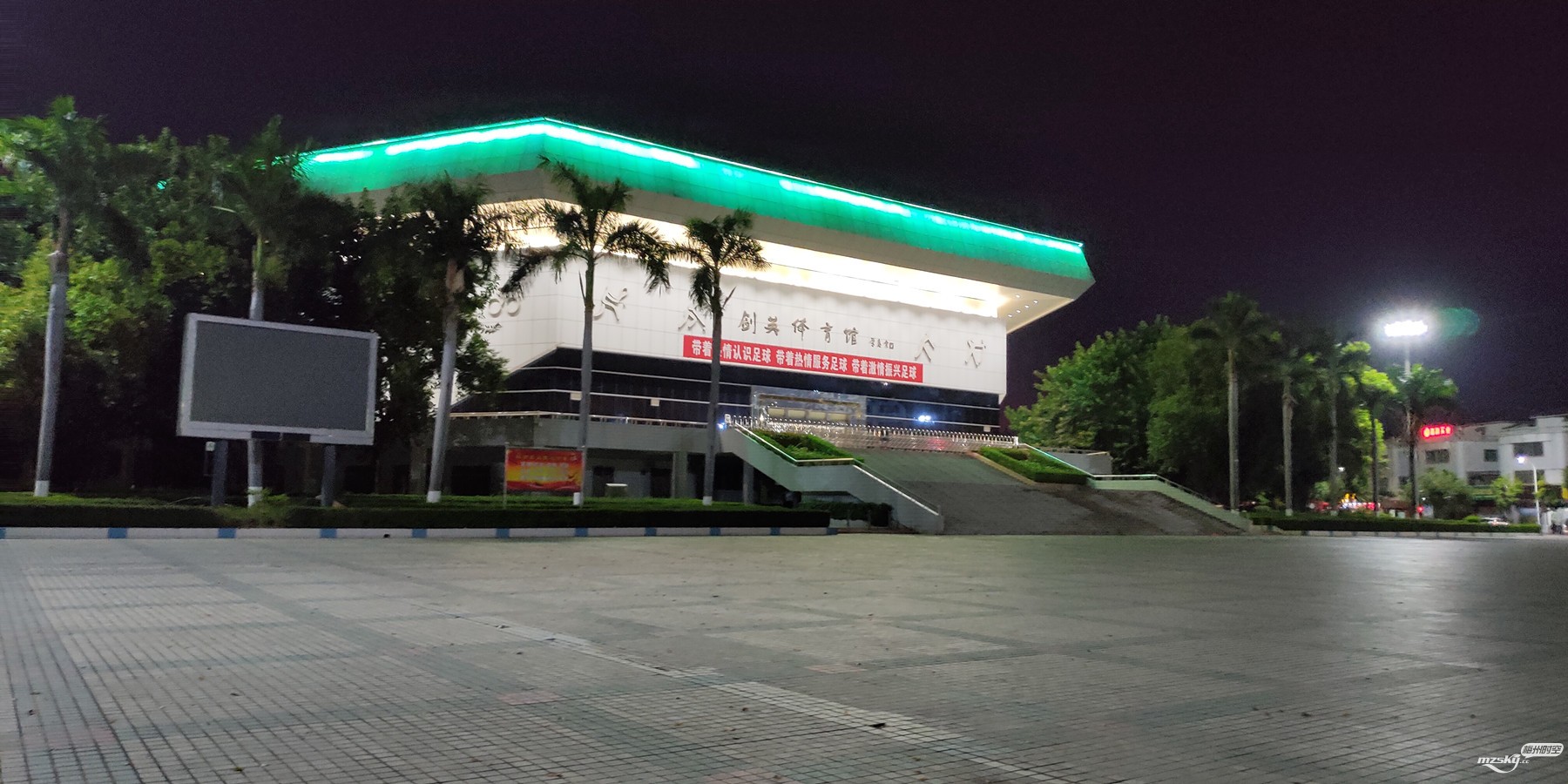 35篇：冲孔铝单板应用，梅州市五华奥林匹克体育中心、球王之乡 - 知乎