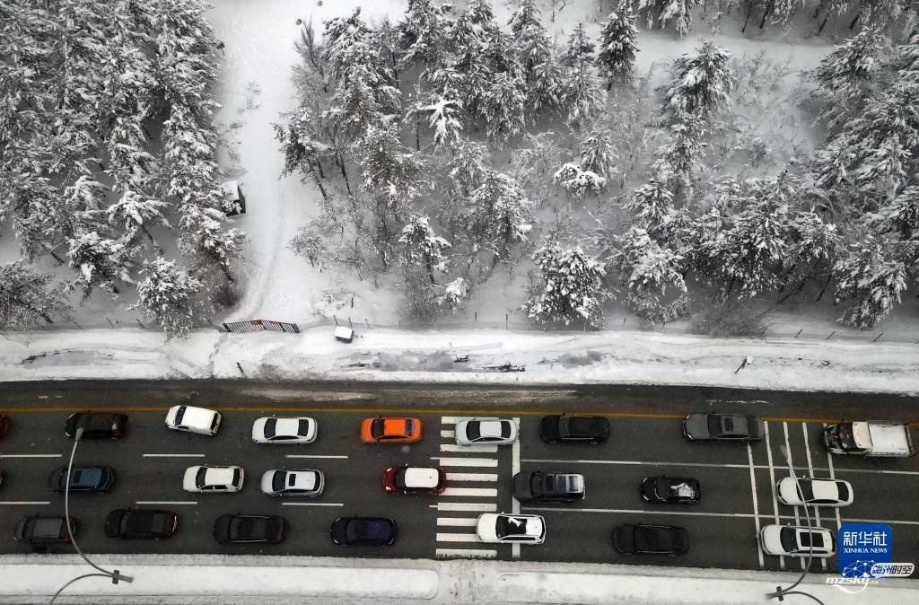 土耳其遭遇强降雪 至少1人死亡