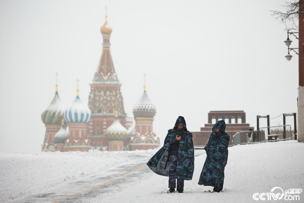俄罗斯莫斯科遭遇暴雪天气