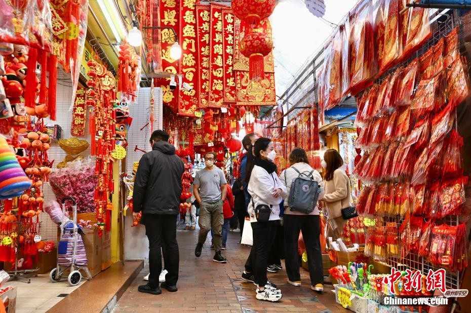 （新春见闻）农历新年将至 香港市民购买贺年装饰