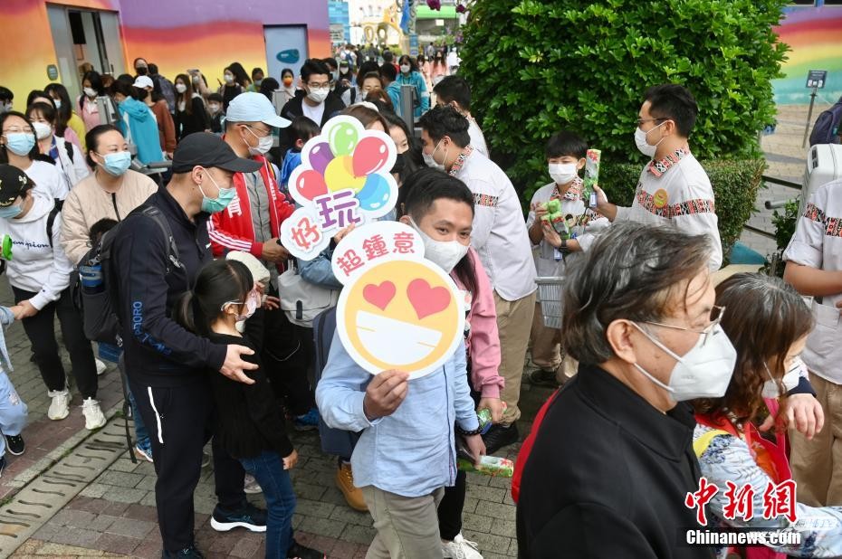 香港海洋公园迎来首个内地点对点旅行团