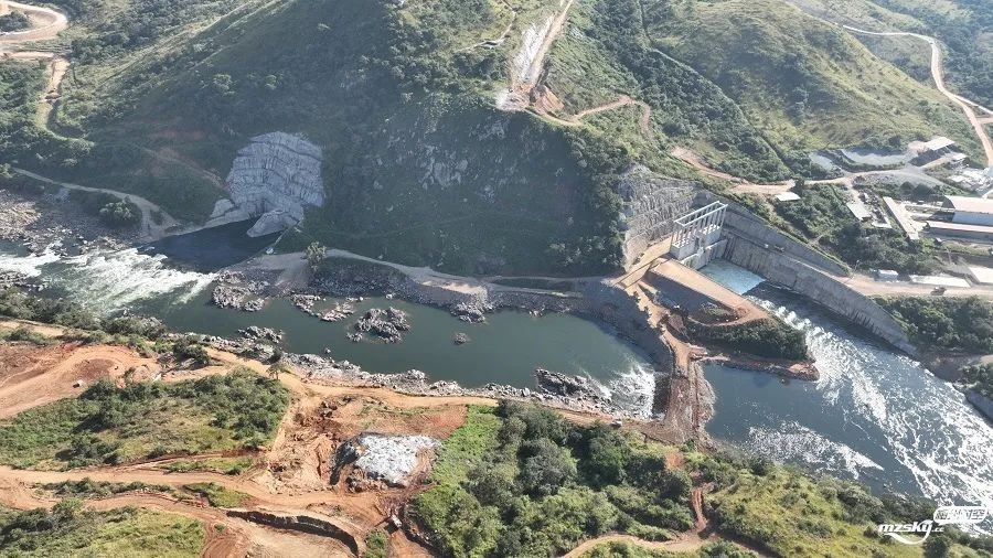 中企承建的安哥拉凯凯水电站成功截流
