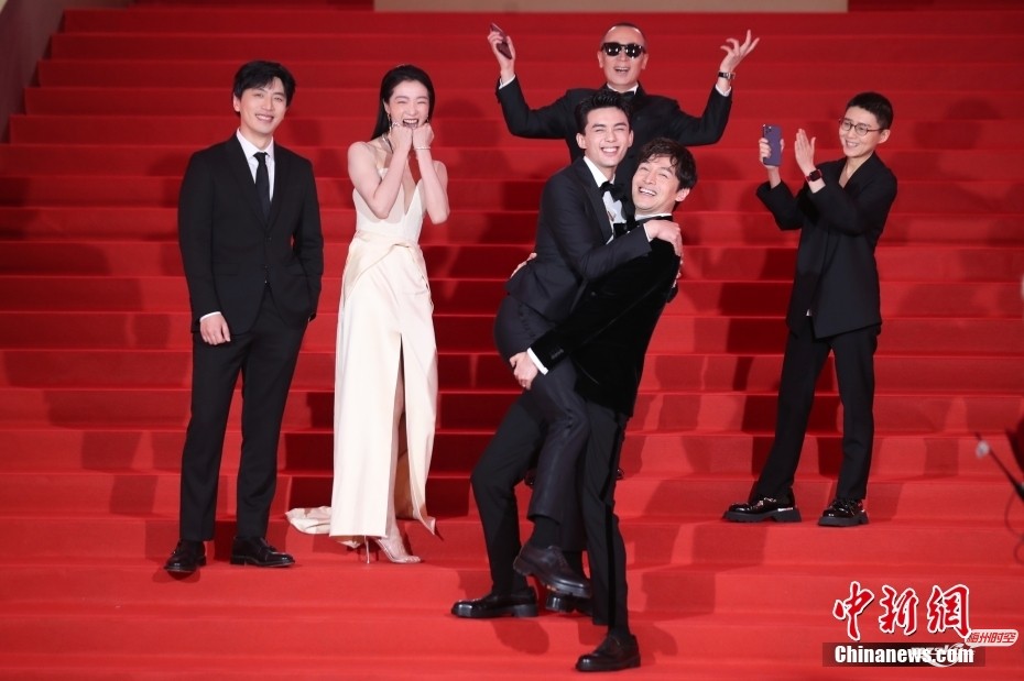第二十五届上海国际电影节开幕 红毯群星闪耀