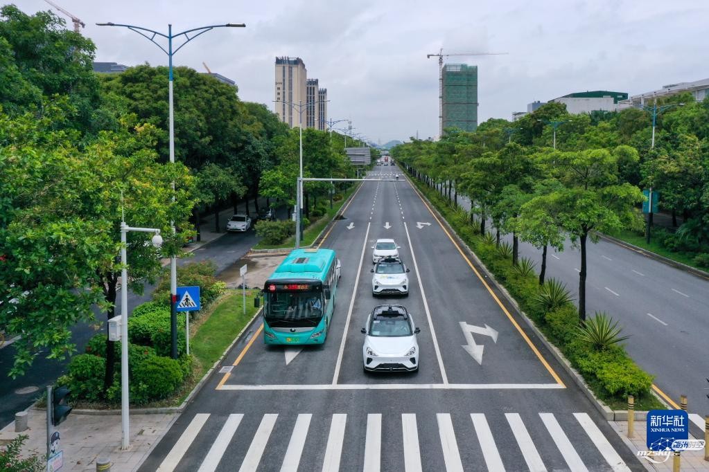 百度在深圳开启无人驾驶商业化试点运营