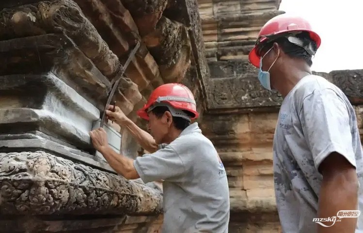 柬埔寨著名的吴哥公园巴荣寺的修复工作正在进行中